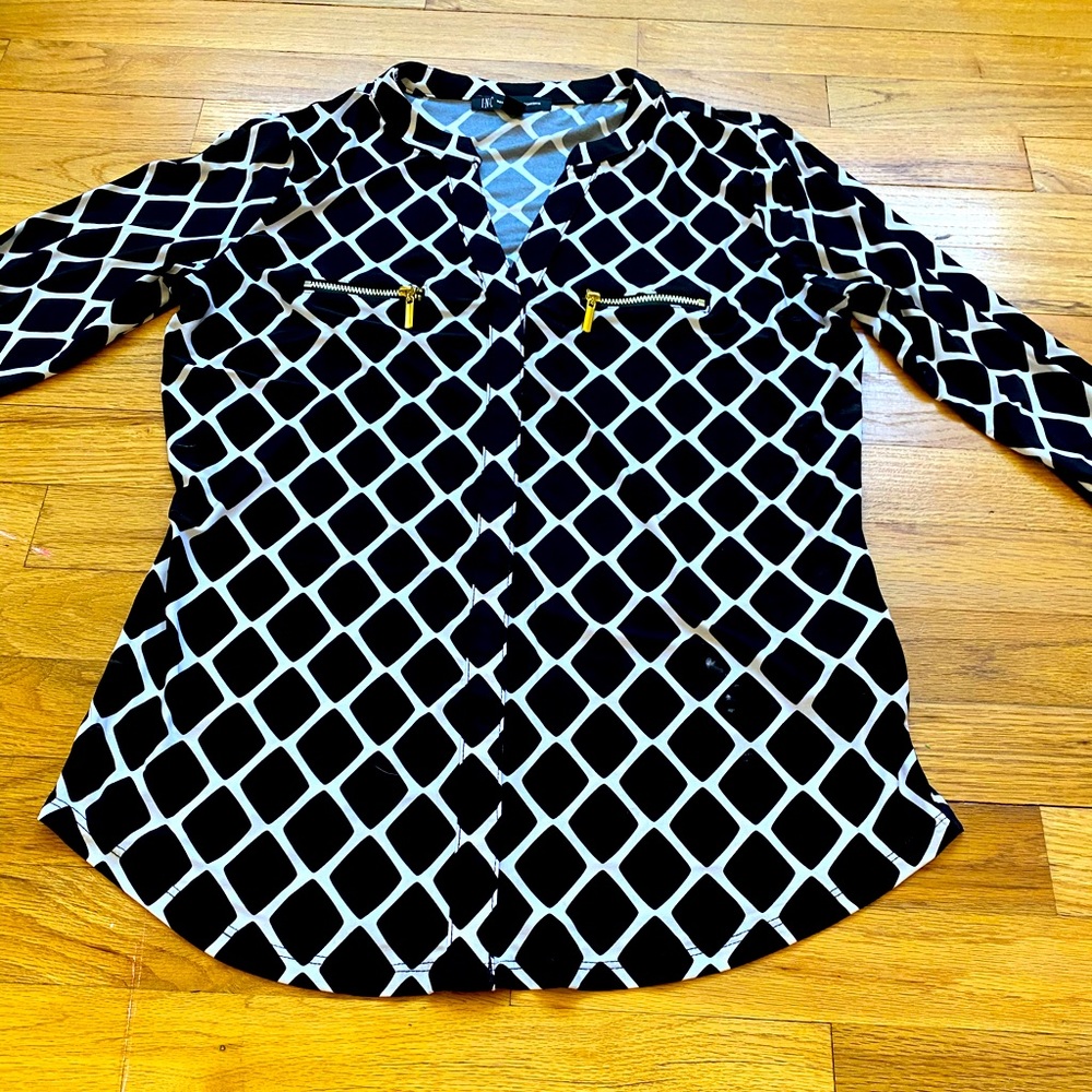 Women’s black and white dress shirt